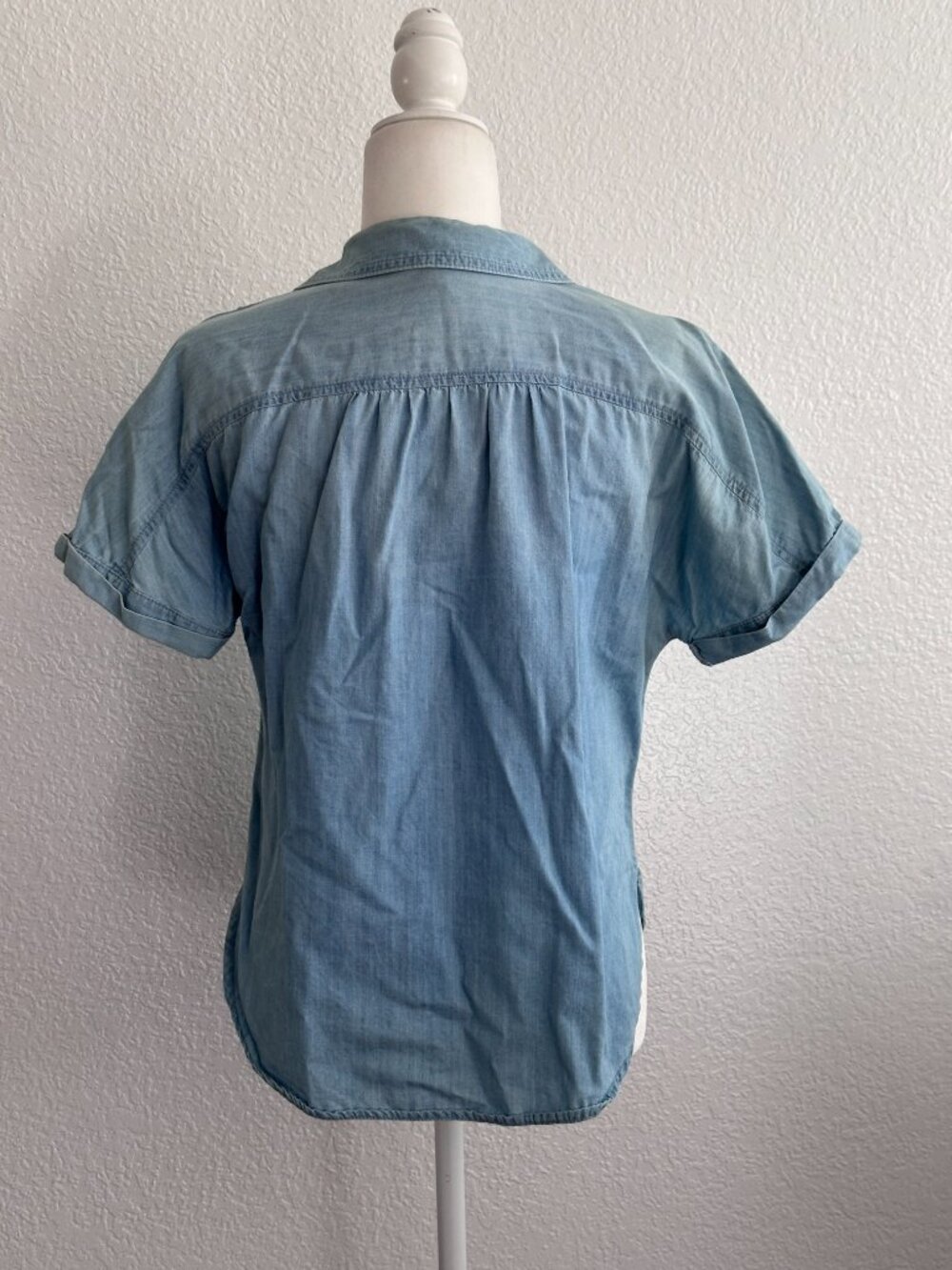 Universal Thread Chambray Button-Up Shirt | Short Sleeve Denim Top | Size XS - Picture 7 of 9